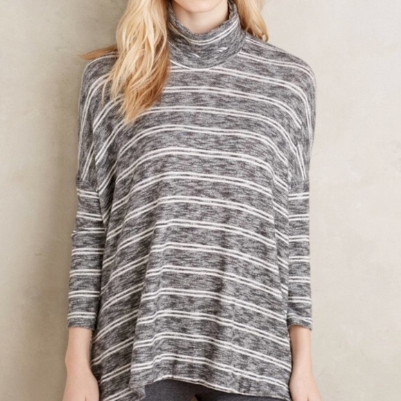 Anthropologie Sweaters - Anthropologie Postmark Grey White Oversized Top M